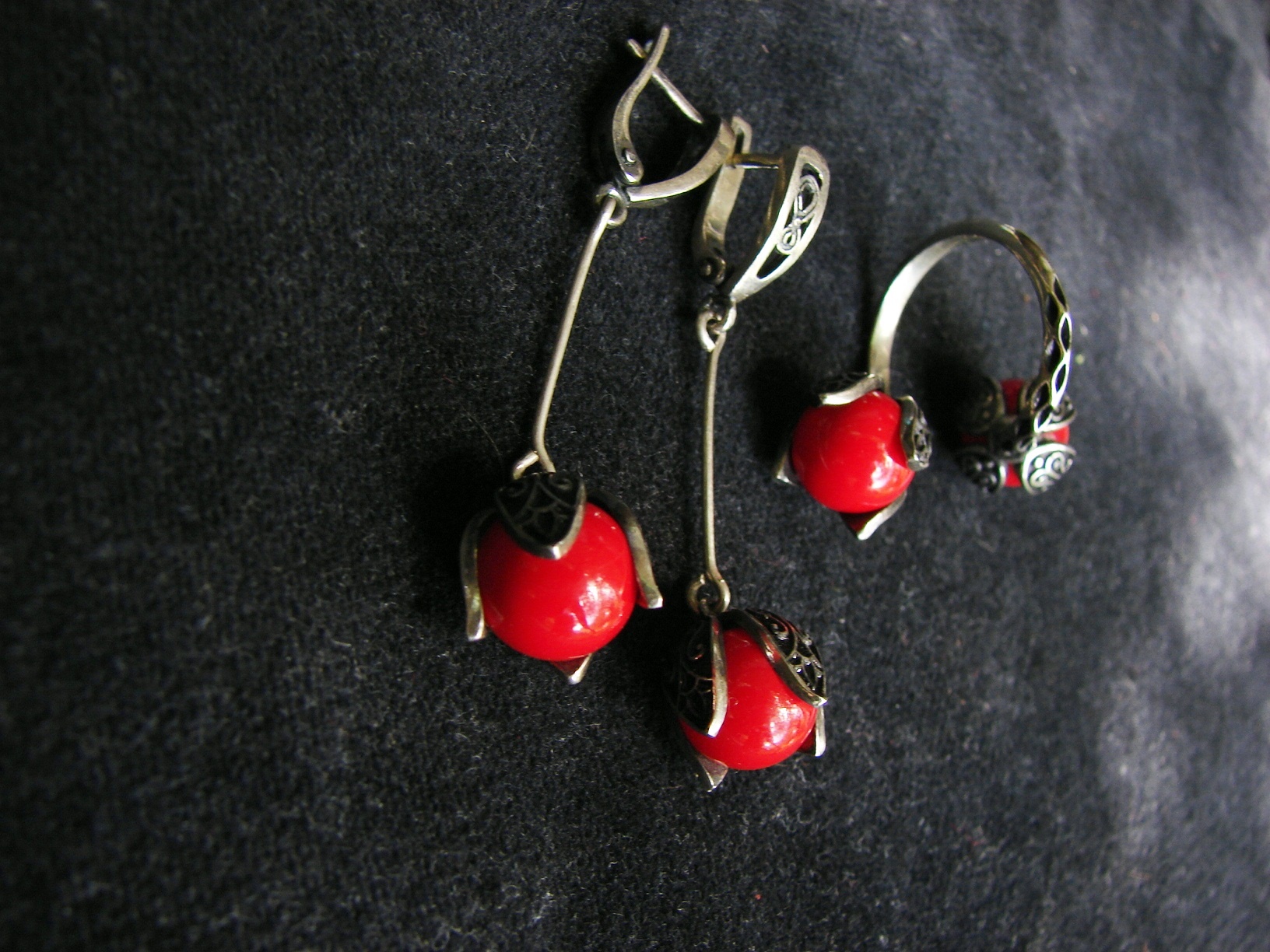 Set of Silver earrings and Ring